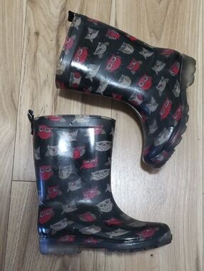 10 Items For $13 !!Kids Black Rain Boots with Red & Gray Owl Print